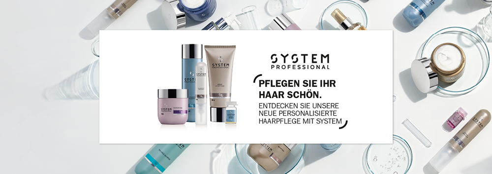 System Professional Haarpflege bei KLINCK Dein Friseur: Banner mit Shampoo, Conditioner, Haarmaske und weiteren Pflegeprodukten von Wella System Professional. Individuelle Haarpflege für unterschiedliche Haarbedürfnisse mit dem Hinweis „Pflegen Sie Ihr Haar schön“.
